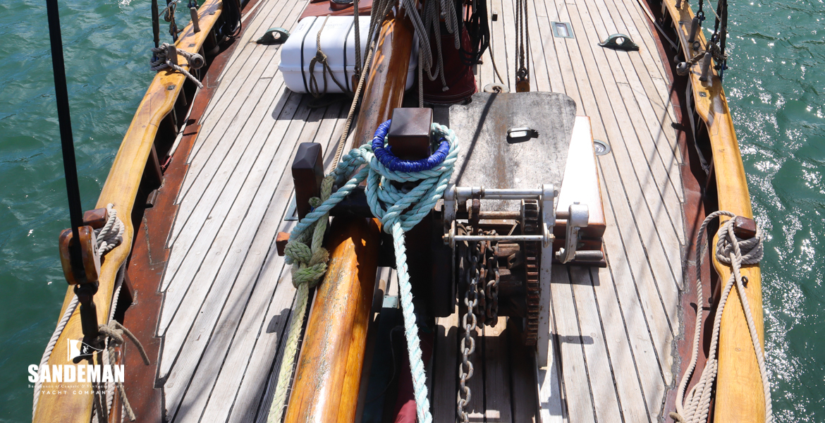 Foredeck view aft