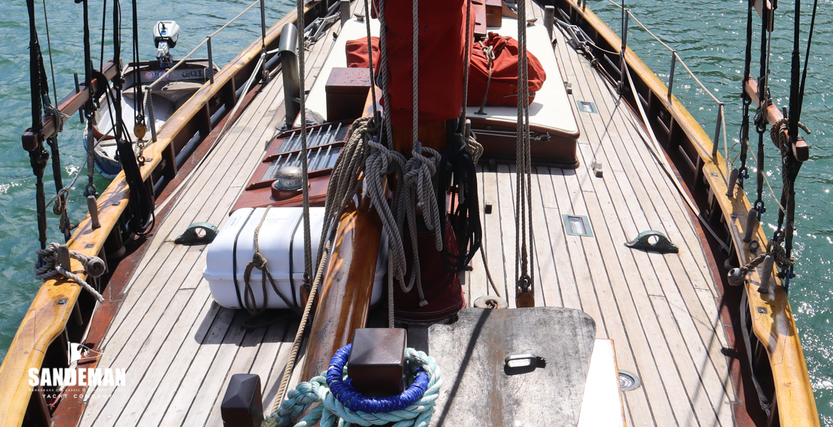 Mid deck view aft