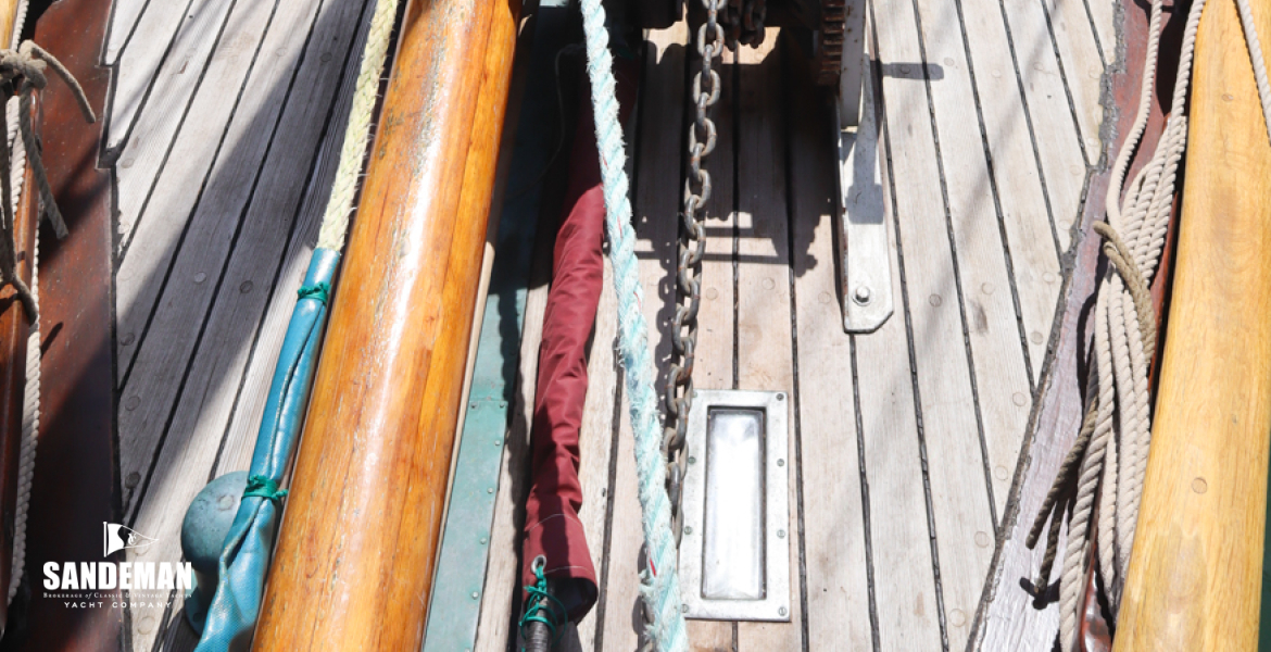 Foredeck view aft