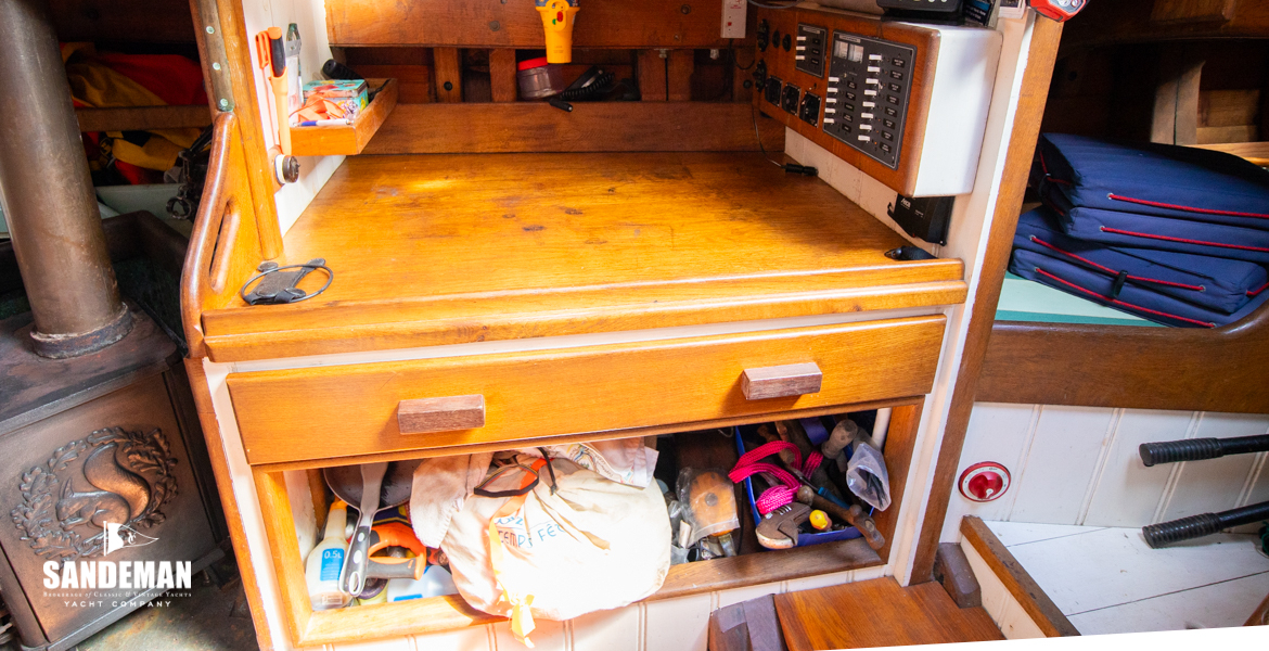 Chart table to starboard