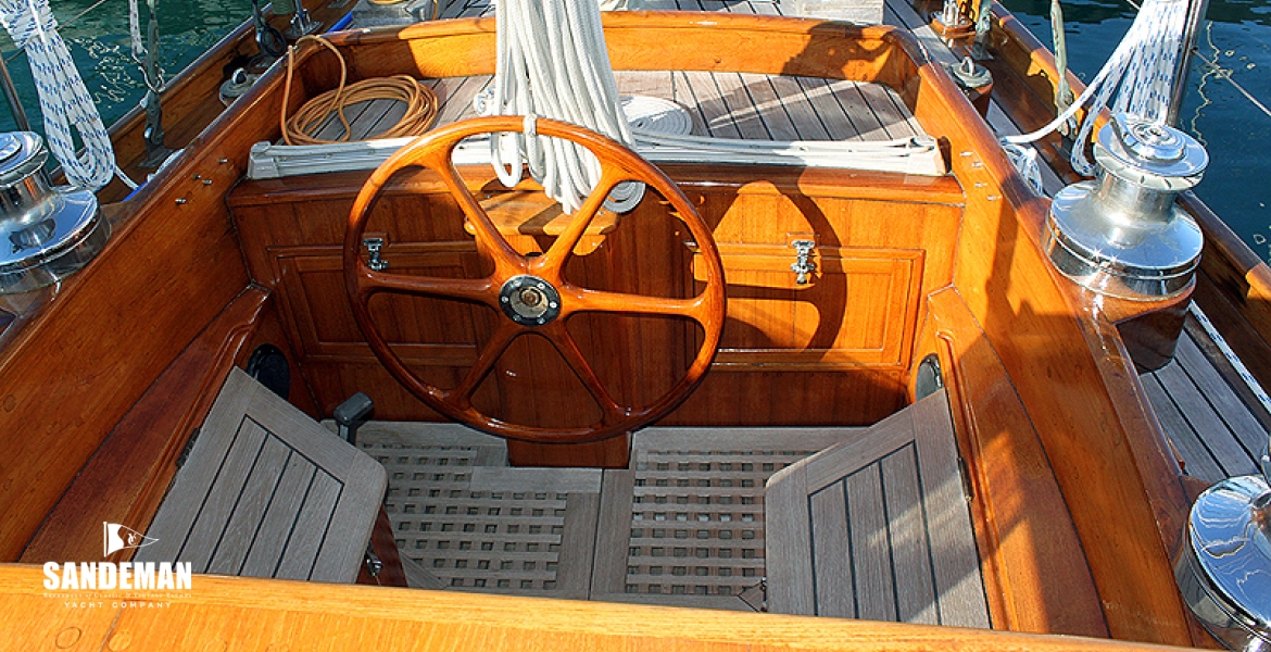 13Cockpit.jpg