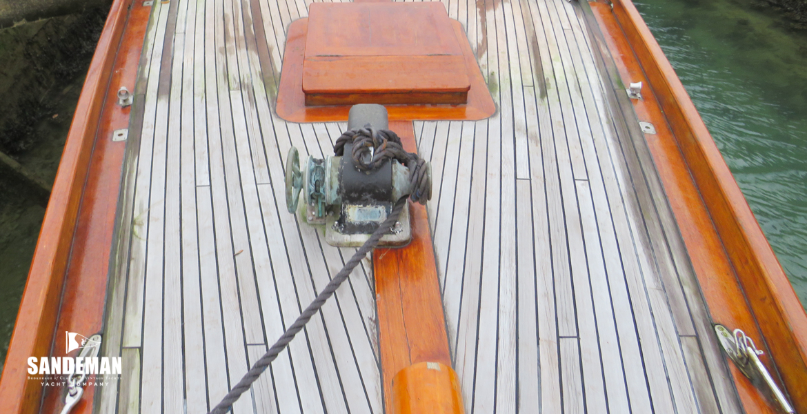Foredeck view aft