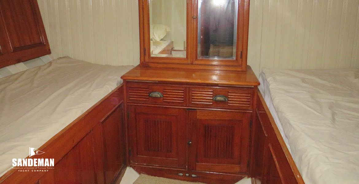 Owner cabin aft - view aft