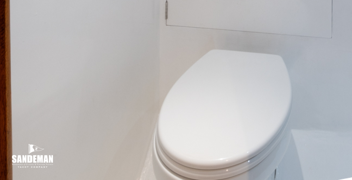 Day WC/ Shower aft