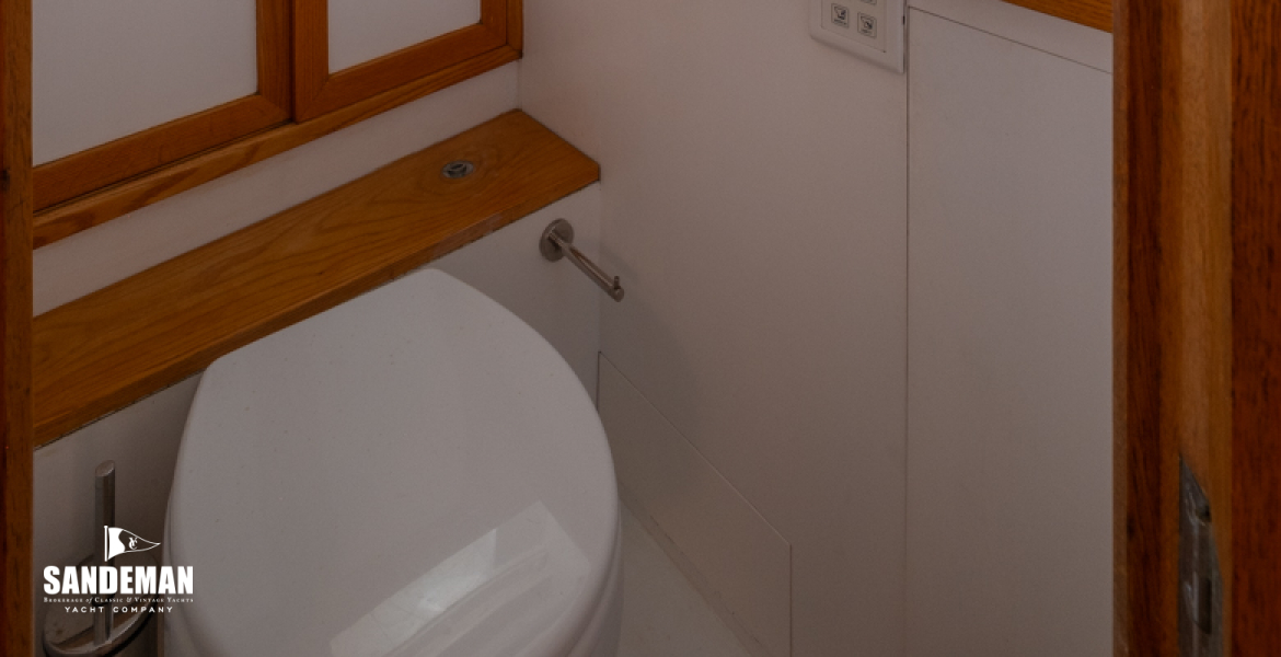 Owner cabin en-suite WC compartment