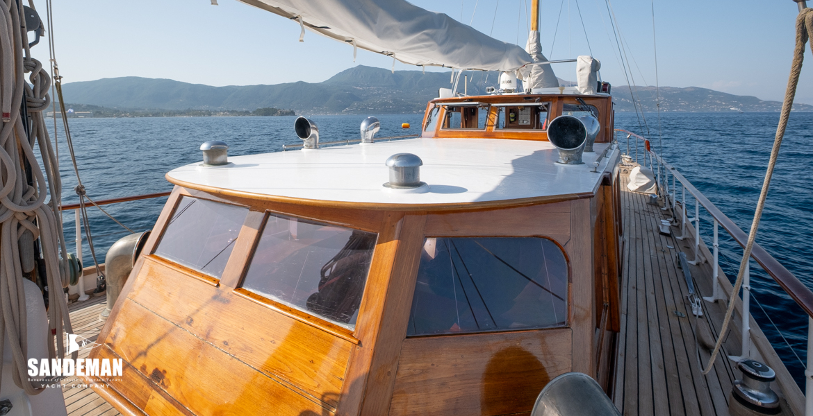 Superstructure details view aft