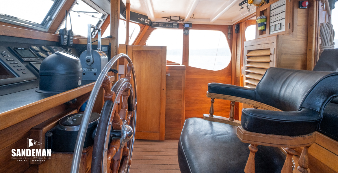 Wheelhouse view to starboard