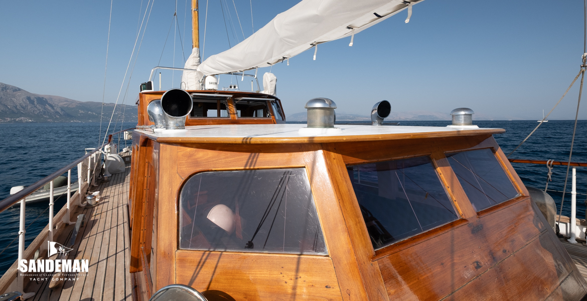 Superstructure details view aft