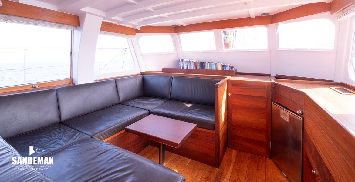 Deck saloon forward