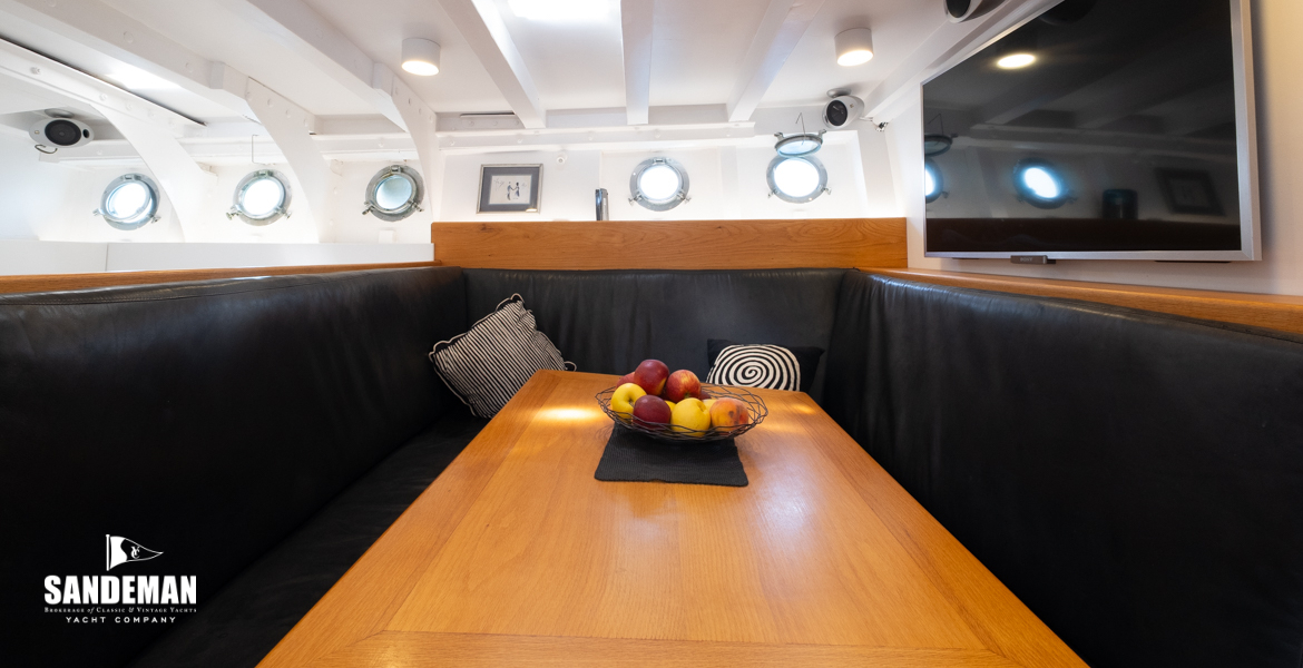 Dinette port forward