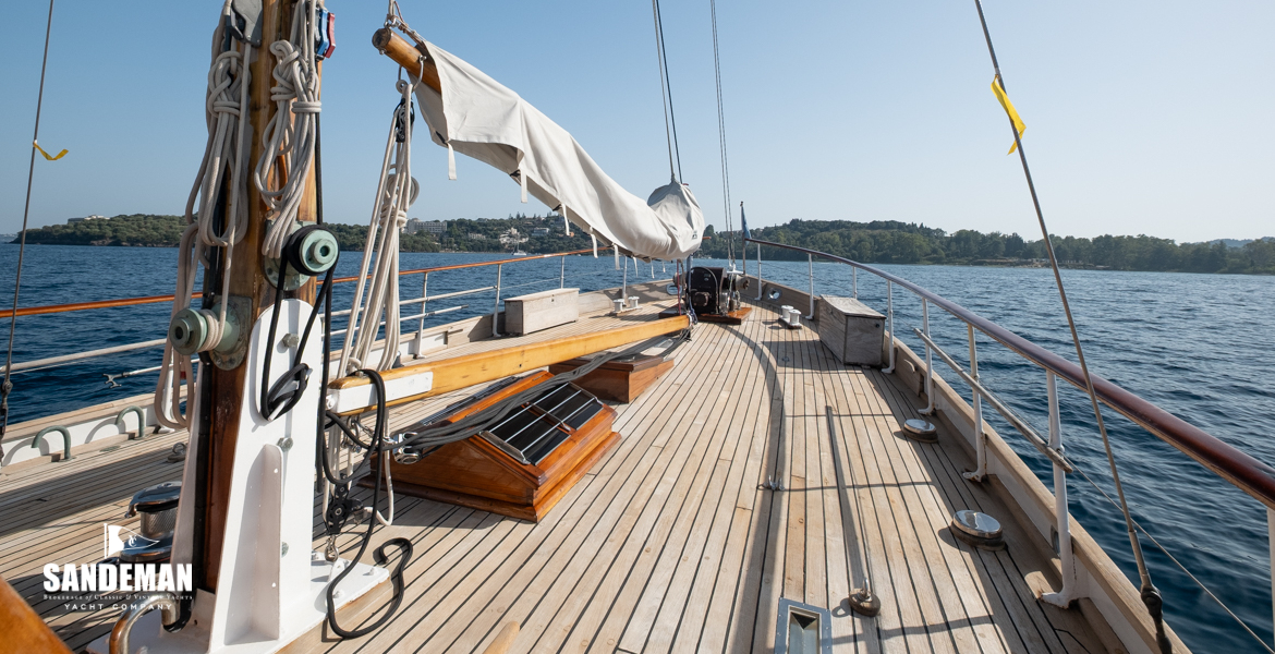 Forward deck; mainmast tabernacle