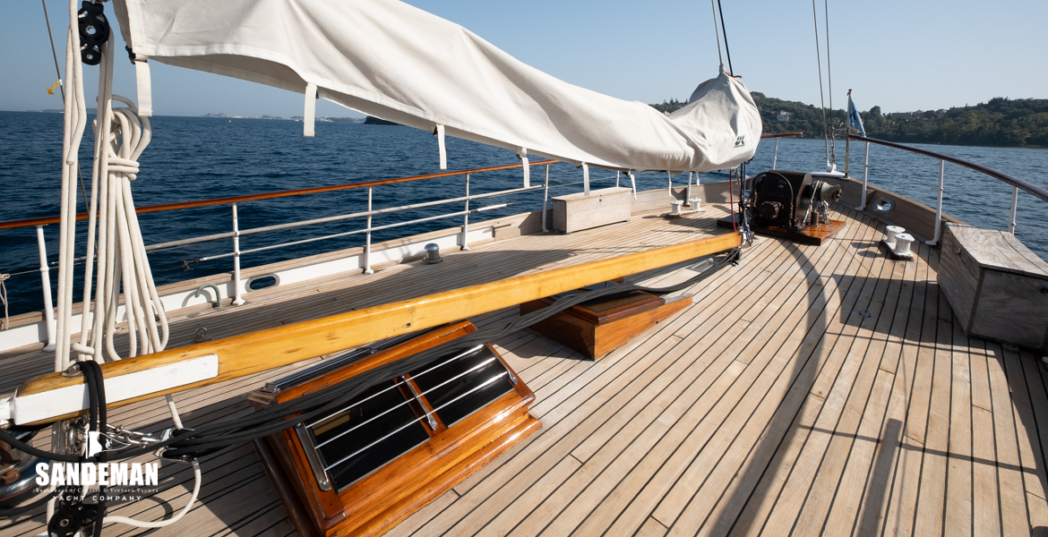 Forward deck