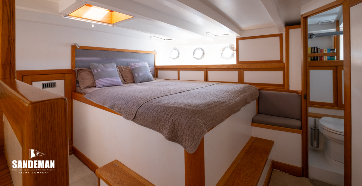 Owner cabin aft to port