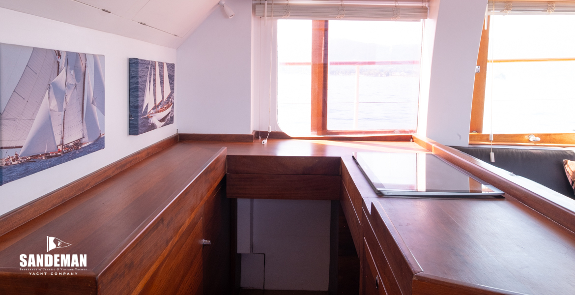 Deck saloon port aft