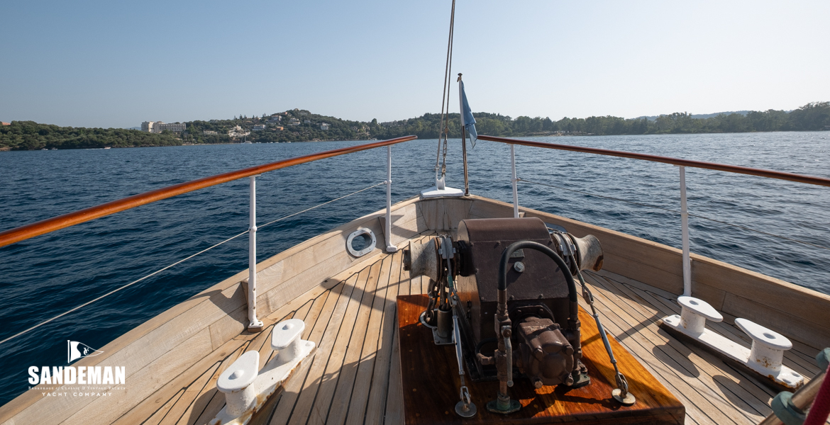 Foredeck details
