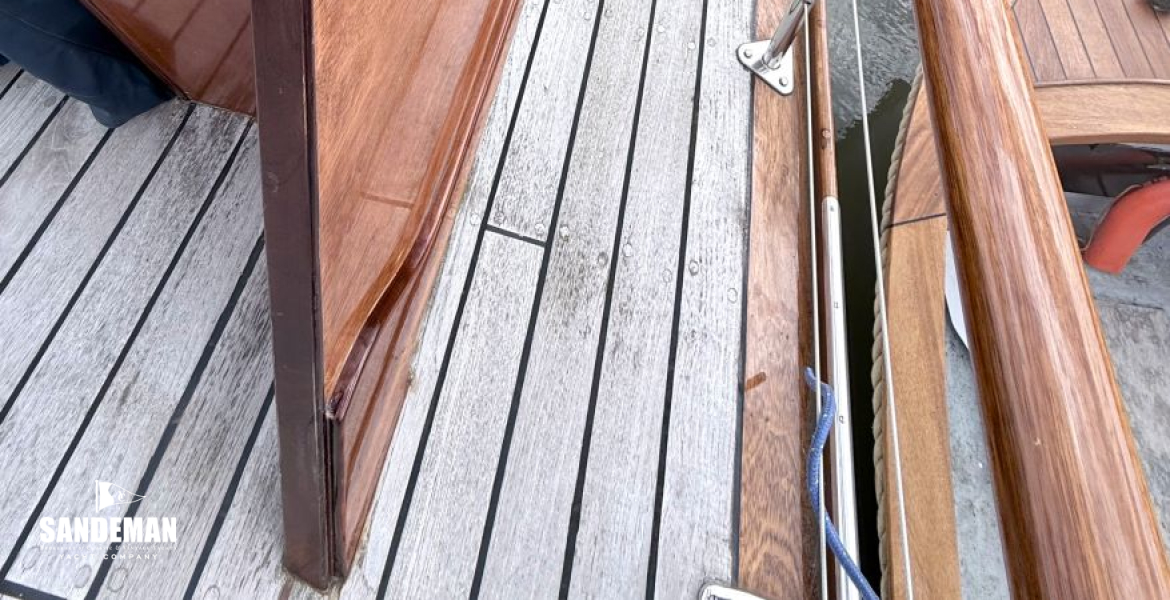 Starboard sidedeck