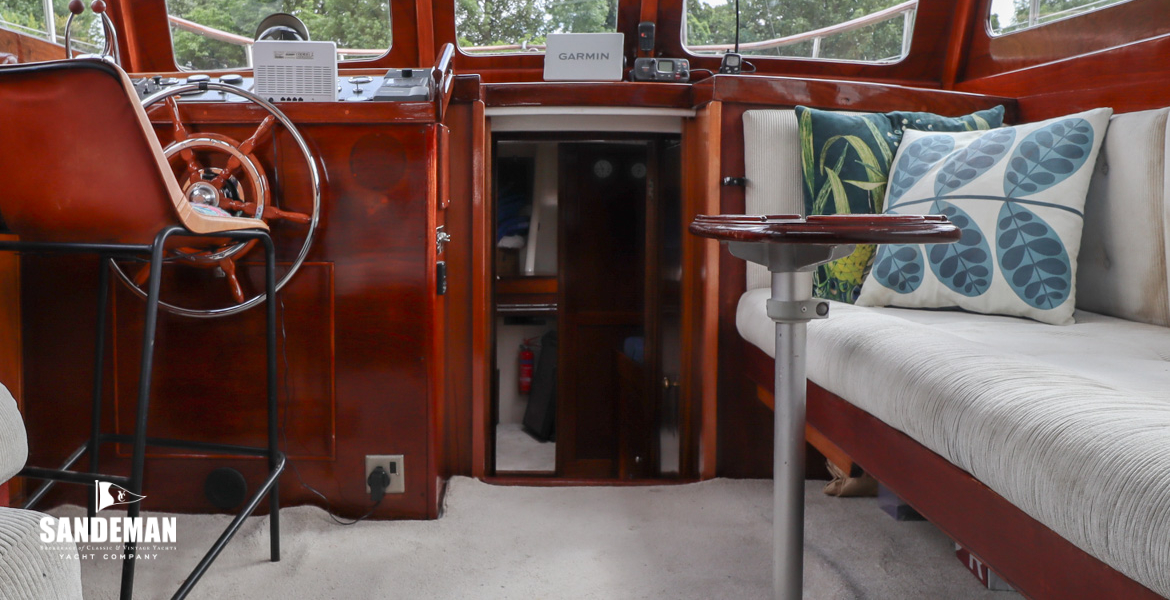 Companionway to forward accommodation