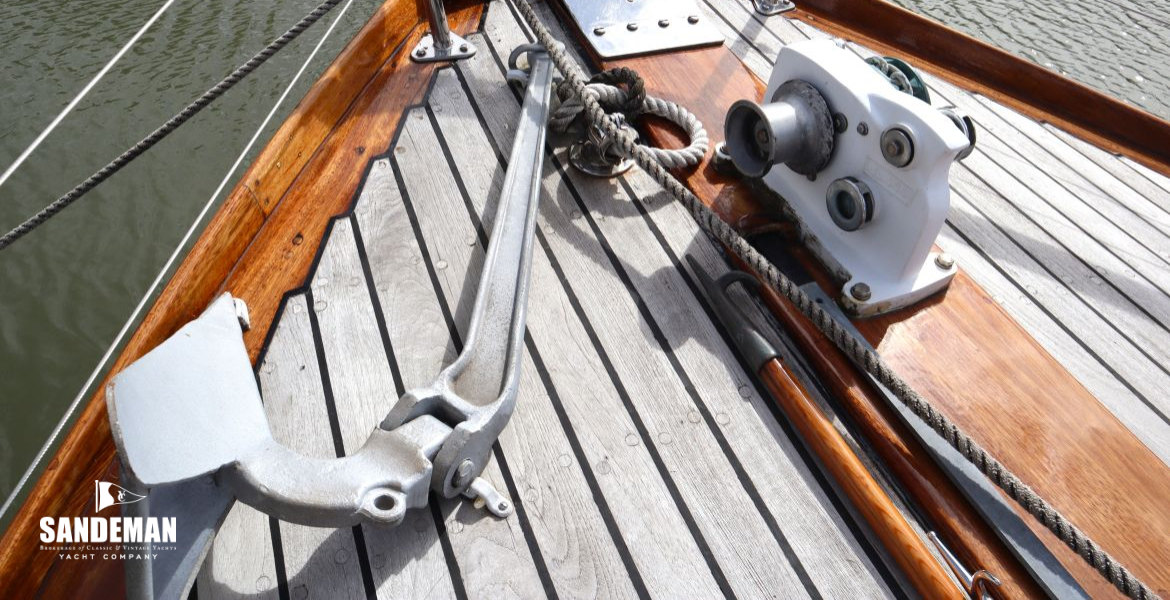 Foredeck and stemhead