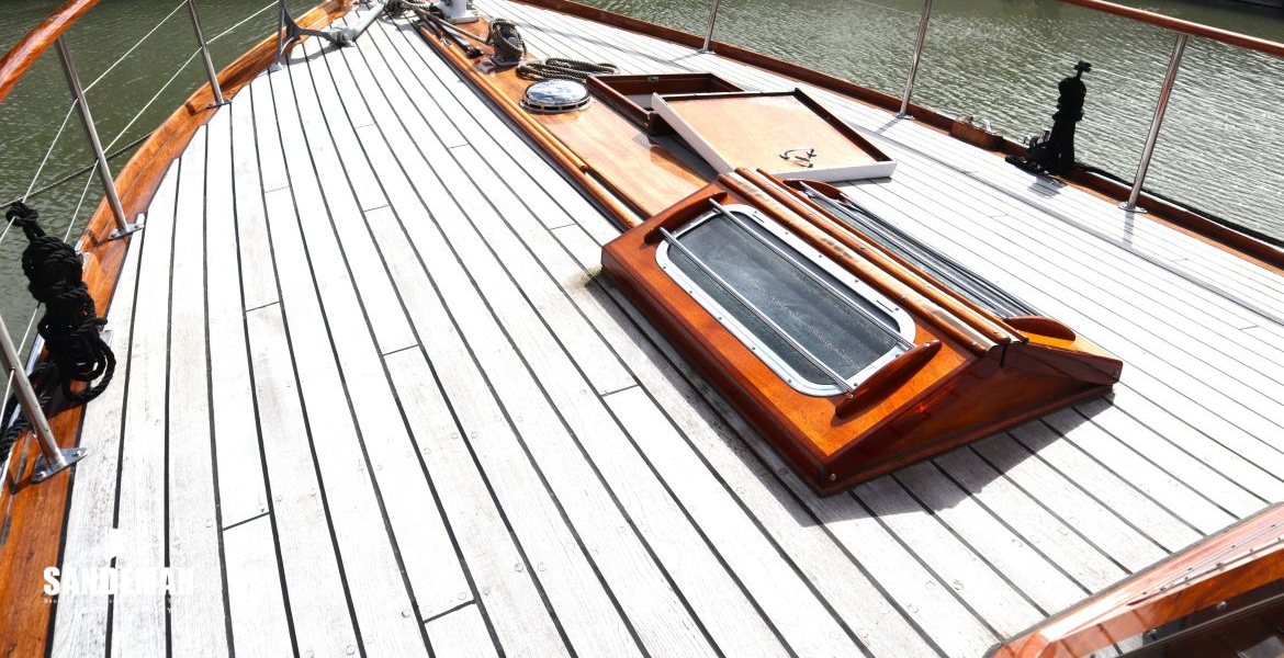 Foredeck forwards
