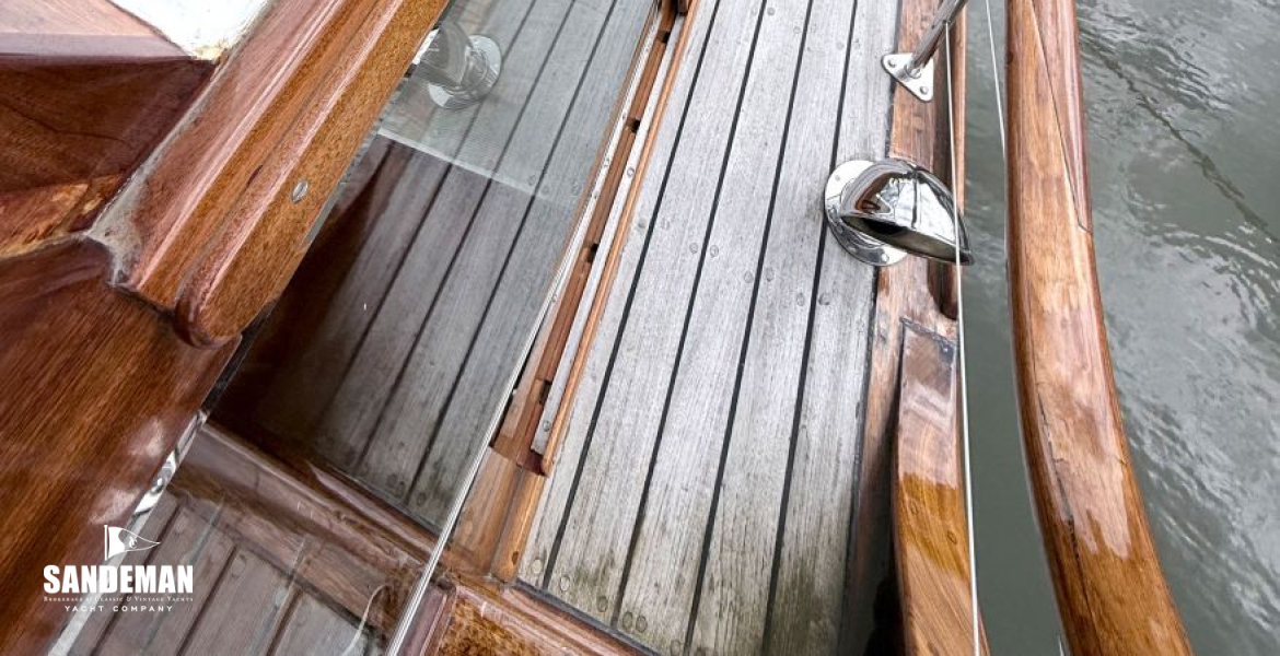 Starboard sidedeck
