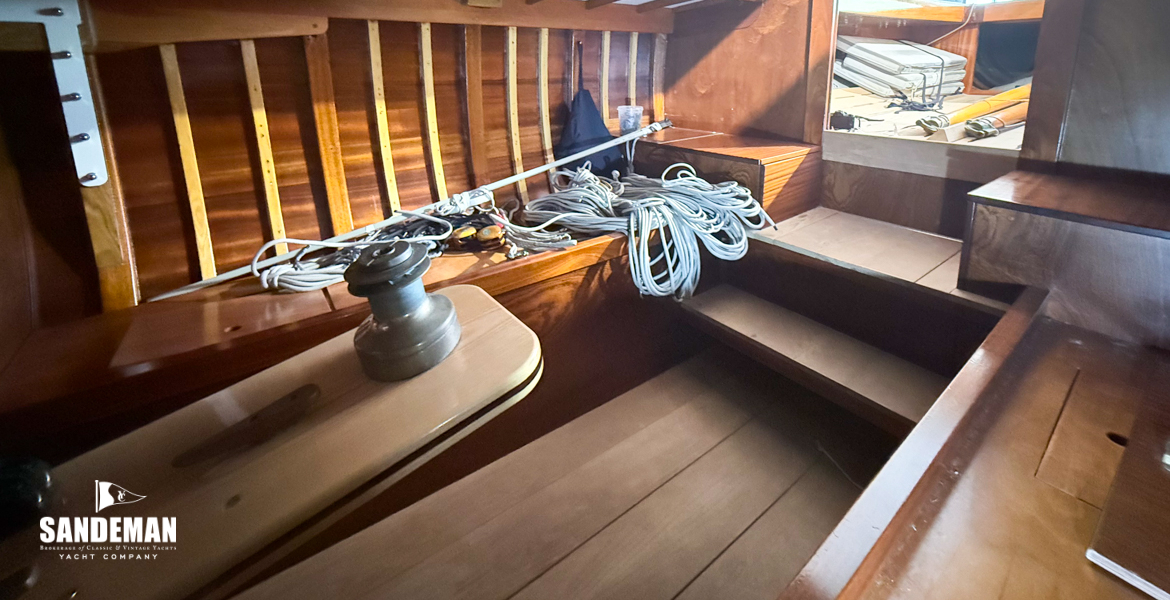 Saloon view aft to companionway