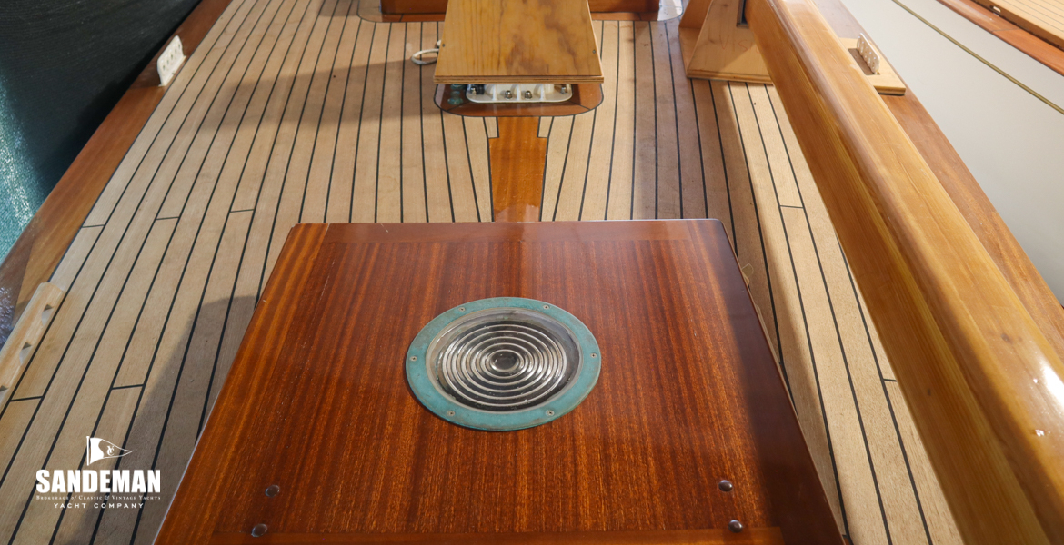 Foredeck view aft