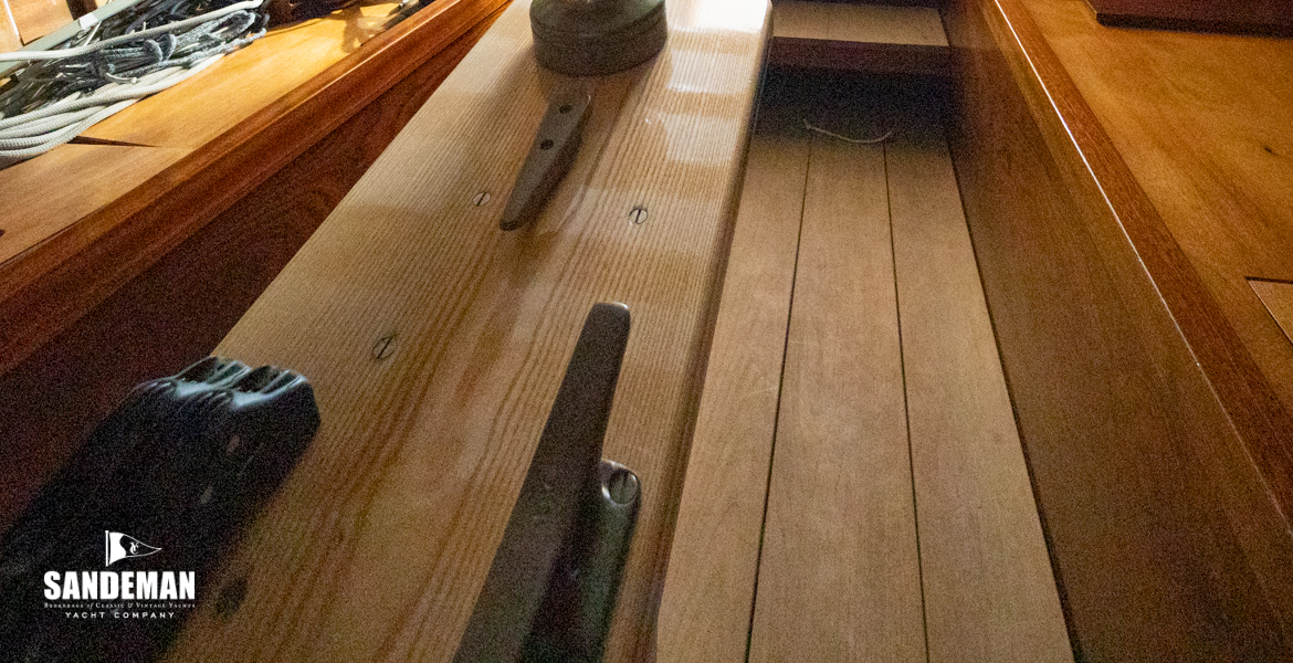 Saloon view aft