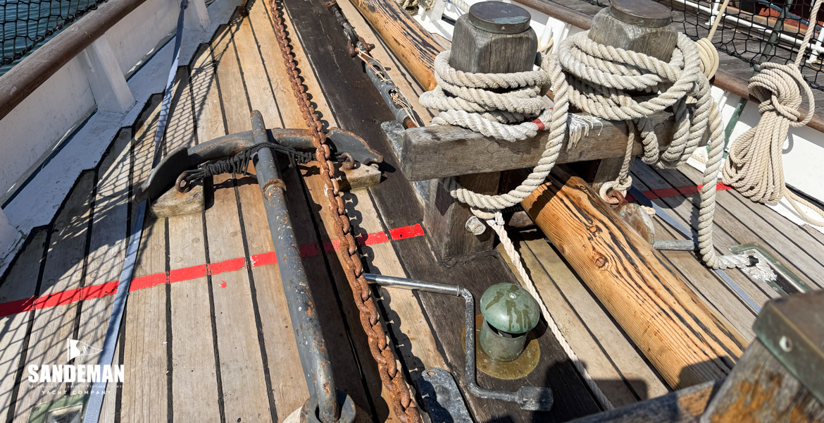 Foredeck details