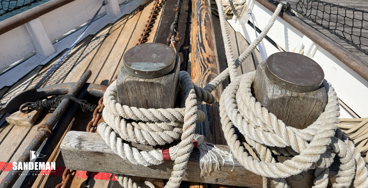 Foredeck details