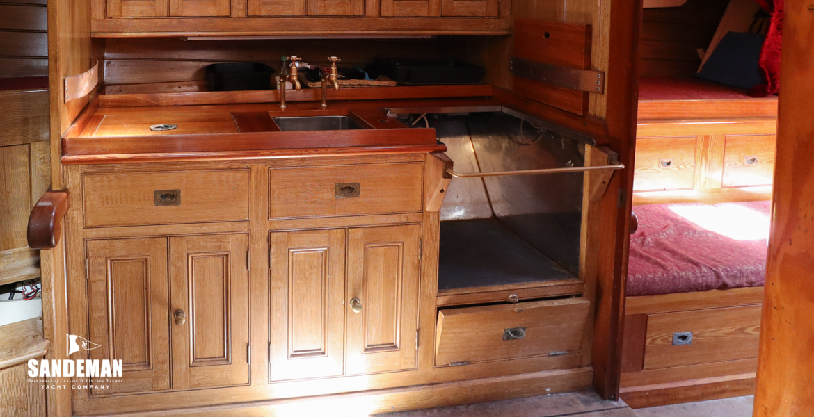 Galley to starboard