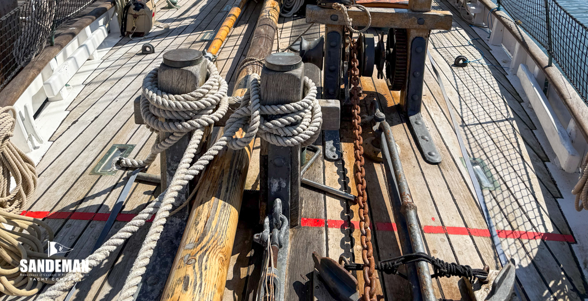 View aft over foredeck