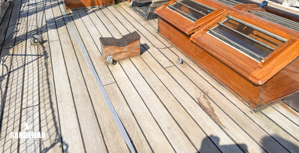Mid deck view forward
