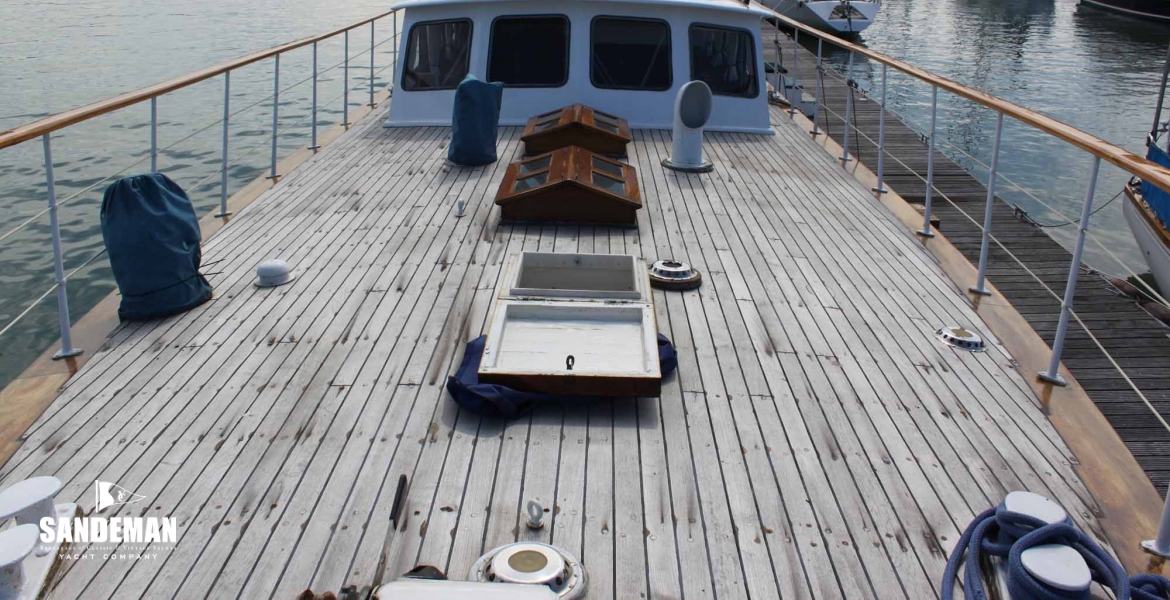 07Foredeckviewaft.jpg