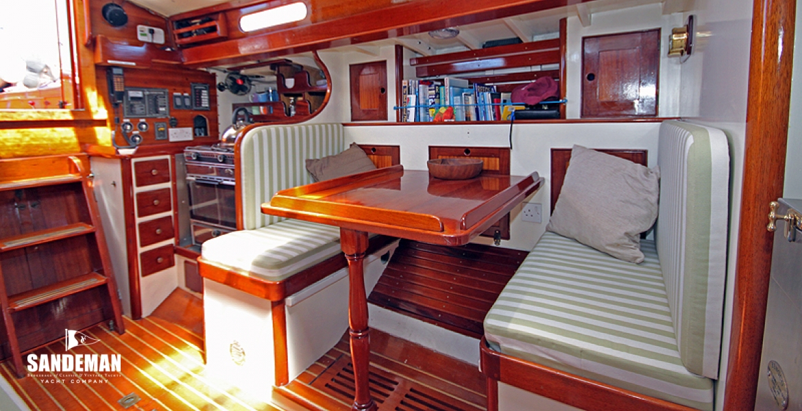15Dinetteandgalley.jpg