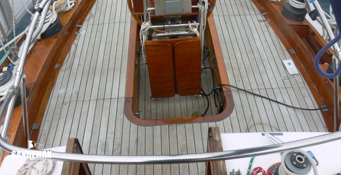 21Teakdeckandcockpit.JPG