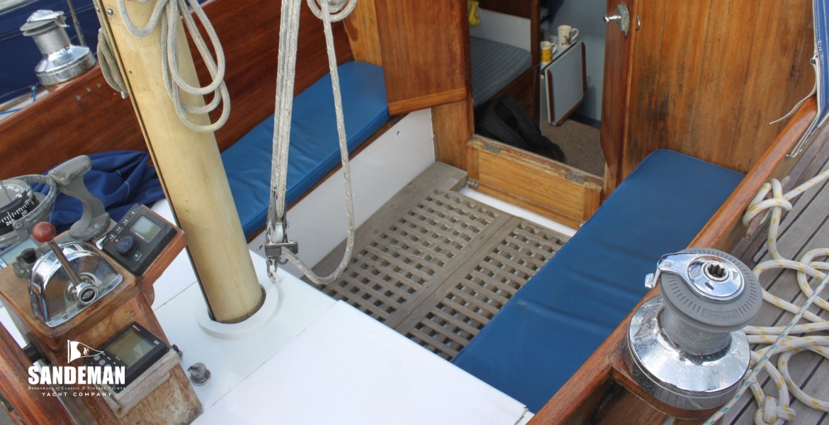 06Cockpit.JPG