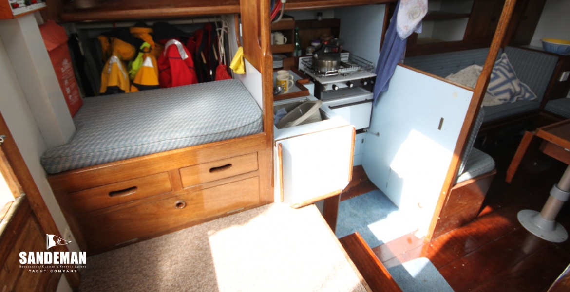 21PortpilotnGalley.JPG