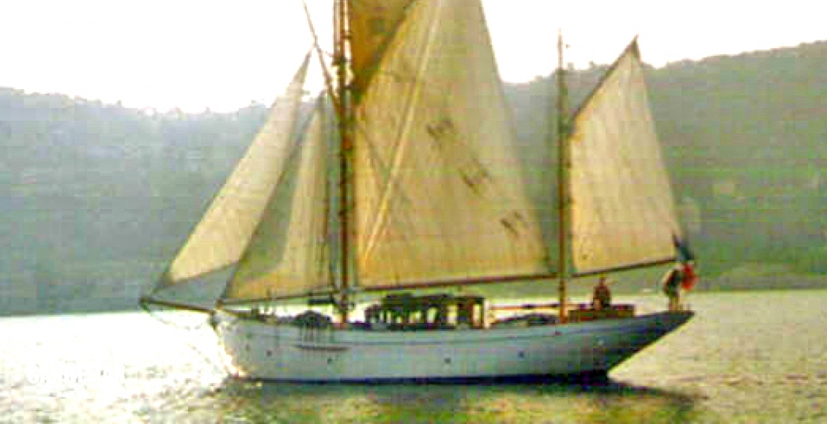 01Undersail.jpg