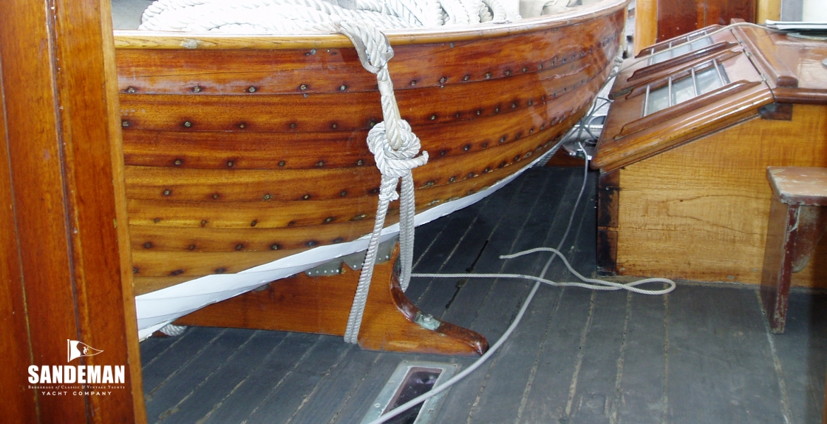 14Dinghydetail.JPG