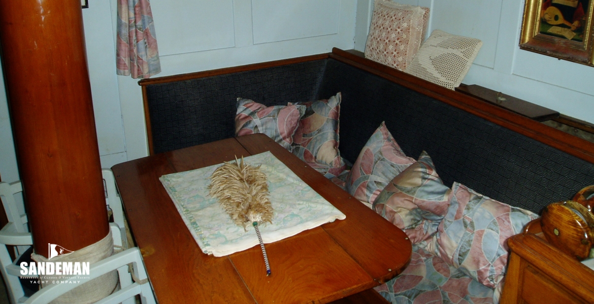 19Saloonandtable.JPG