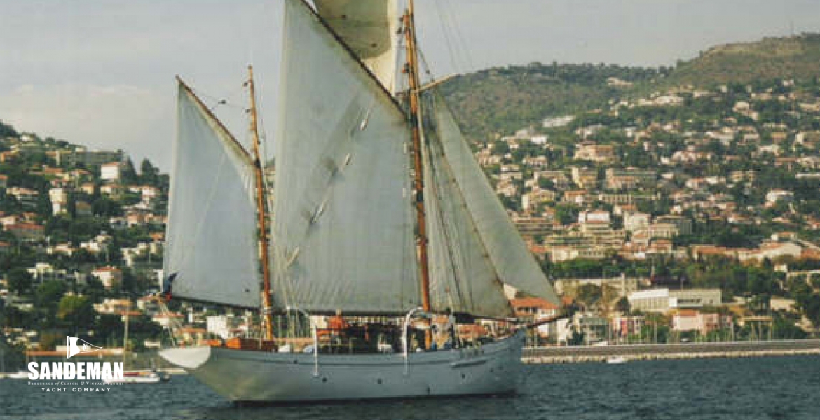 02Undersail.jpg