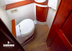 En-suite WC compartment to port