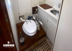 WC/ Shower to starboard