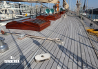 Mid deck view forward 