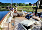 Foredeck view forward