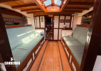 Saloon view forward