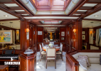 Saloon view forward