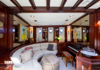 Saloon/ entertainment to port