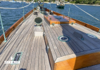 Foredeck view forward