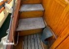 Port step to foredeck